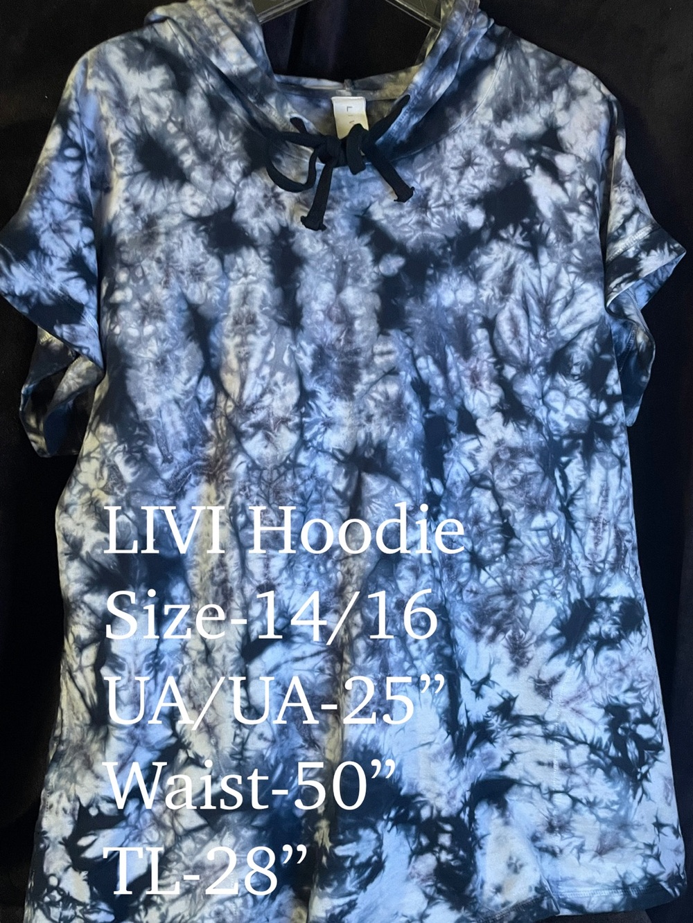Livi Active by Lane Bryant Tie-Dye Short Sleeve Hoodie in Navy and White 14/16